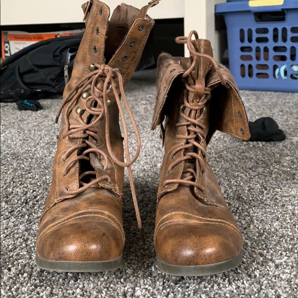 AEO boots